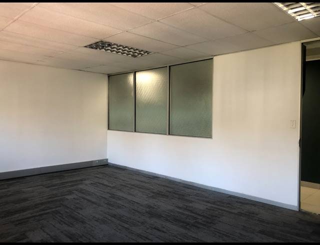 43M² OFFICE TO LET IN HYDE PARK